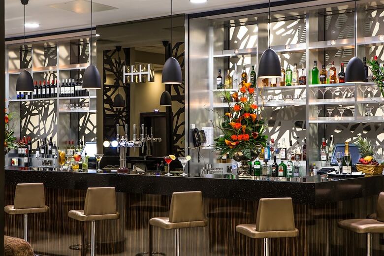 Heston Hyde Hotel