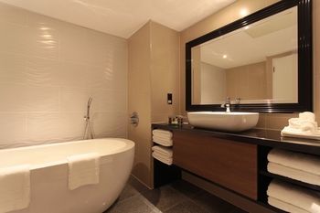 Renaissance London Heathrow Hotel