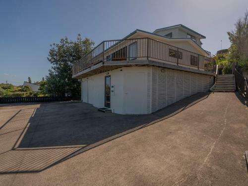 Paradise By The Beach - Simpson's Beach Holiday Home