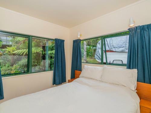 The Bach - Whitianga Holiday Home