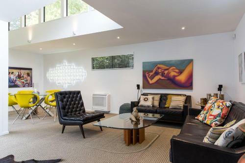 Black Luxury Lodge