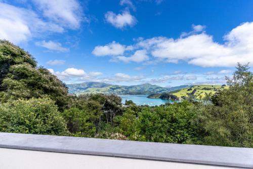 Sun Baked Akaroa Views - Akaroa Holiday Home