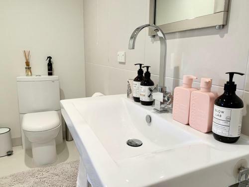 Hostal Mill Cottage - Boutique Accommodation And Garden