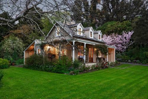 Hostal Mill Cottage - Boutique Accommodation And Garden