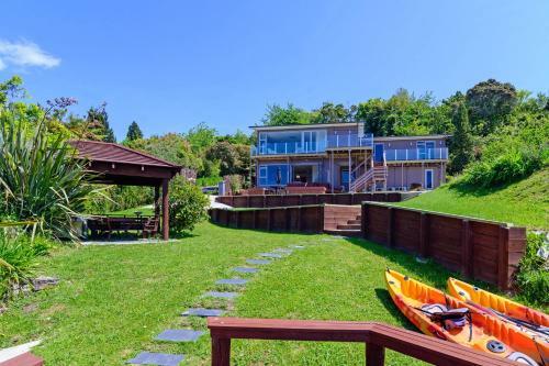 Villa Luxury Lakeside Retreat