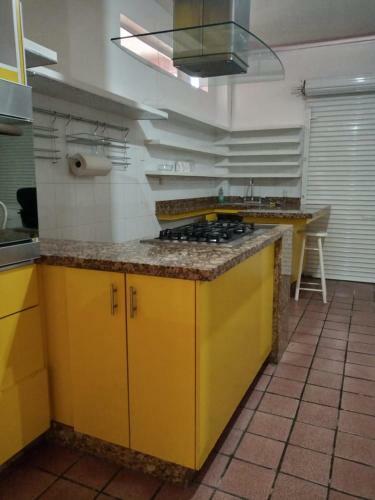 Apartamento Departamento Cerca de Civac Con Cocina Amarilla