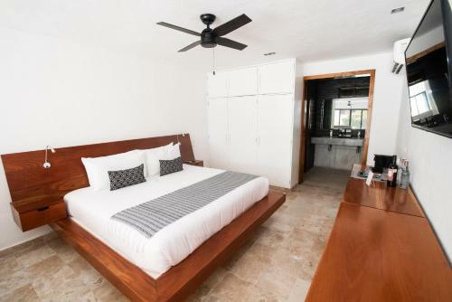 Casa Del Jaguar Beach Hotel