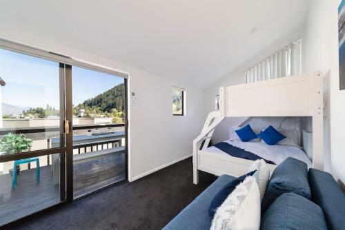 16 Guests In Cbd. No Hills. No Taxis. Unique!