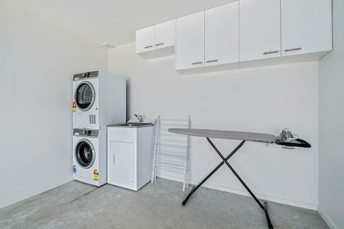 Bright, Modern, Plush - Brand New Townhouse