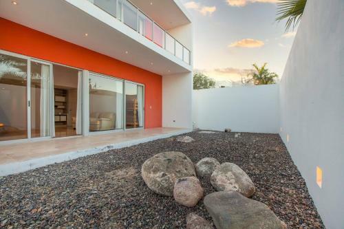 Panoramic Oceanview Home With Private Resort-style Pool