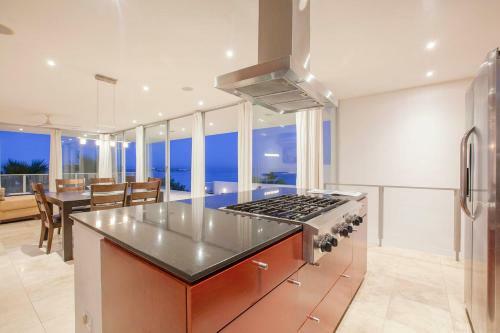 Panoramic Oceanview Home With Private Resort-style Pool