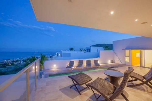 Panoramic Oceanview Home With Private Resort-style Pool