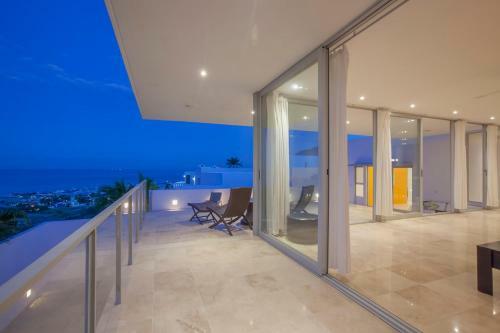 Panoramic Oceanview Home With Private Resort-style Pool