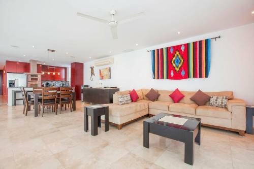 Panoramic Oceanview Home With Private Resort-style Pool