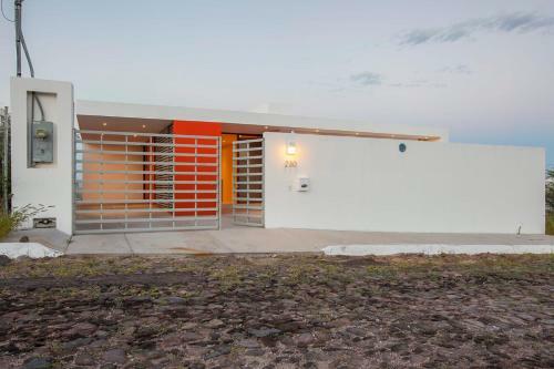 Panoramic Oceanview Home With Private Resort-style Pool