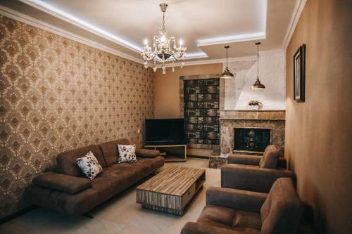 7 Rooms Hotel