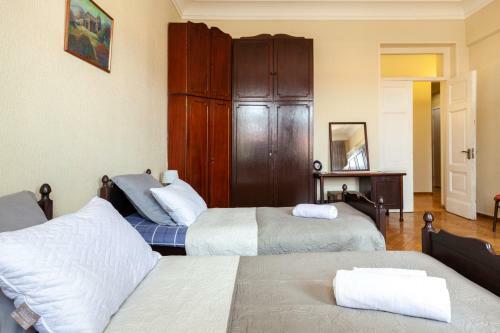 Family Apartment On Agmashenebeli