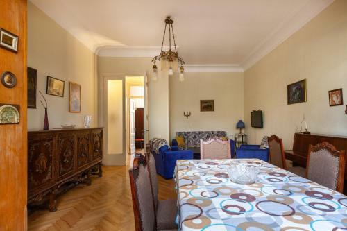 Family Apartment On Agmashenebeli