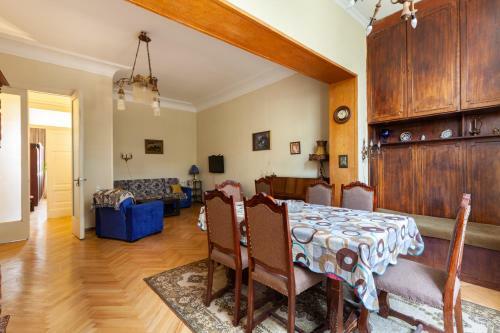 Family Apartment On Agmashenebeli