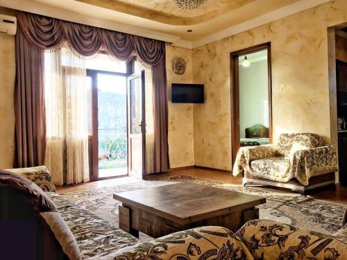 Hostal Dom Fridon Angisa 17