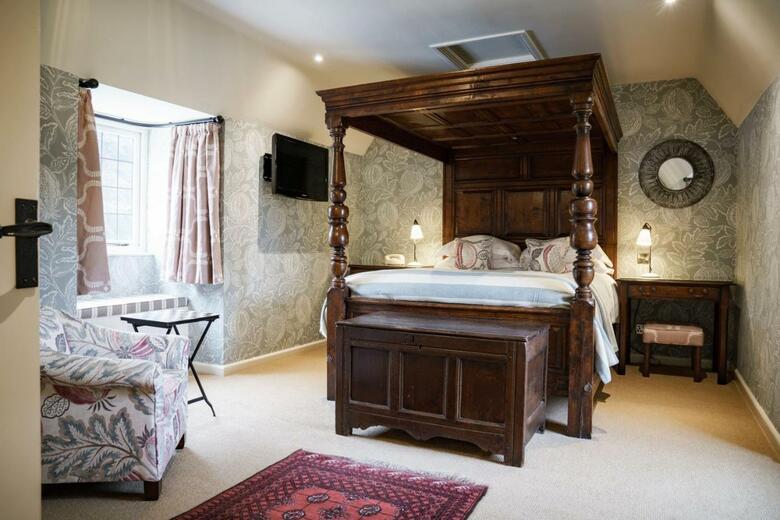 The Bear Of Rodborough Hotel