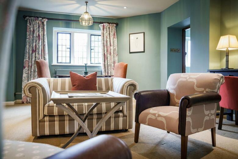 The Bear Of Rodborough Hotel