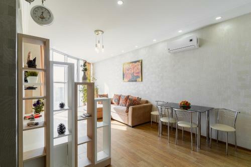 Happy Apartment