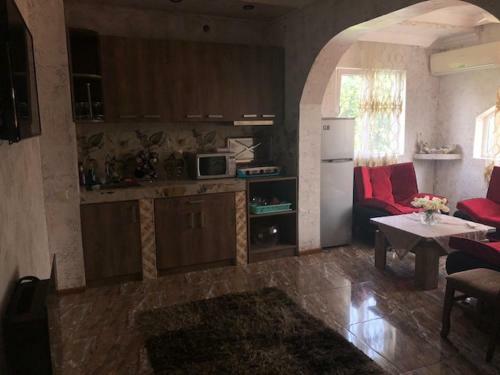 Hostal Mzeos House