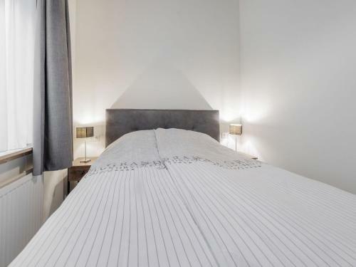 Comfortable Holiday Home In Epe With Hot Tub