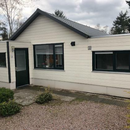 Wellness Huisje Eekhoorn Met Jacuzzi Op de Veluwe