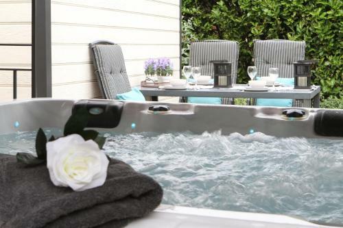 Wellness Huisje Eekhoorn Met Jacuzzi Op de Veluwe