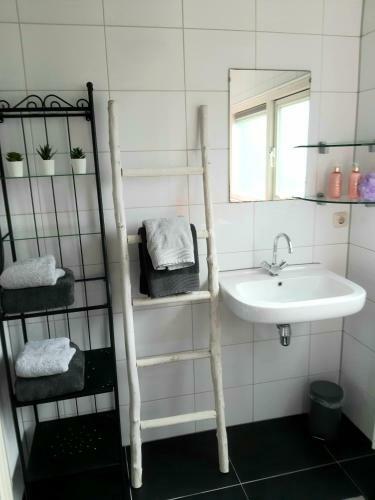 Wellness Huisje Eekhoorn Met Jacuzzi Op de Veluwe