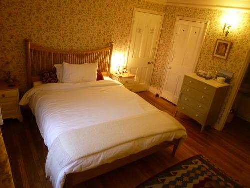 Manor Cottage Bed And Breakfast