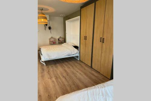 Apartamento Warm Welkom! Zeer Ruime Priv� Studio Met Tuin