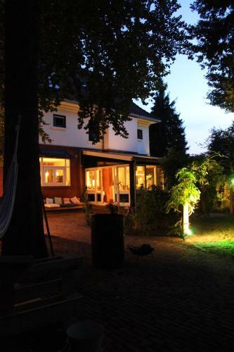 Hostal Guesthouse Villa De Eikhof