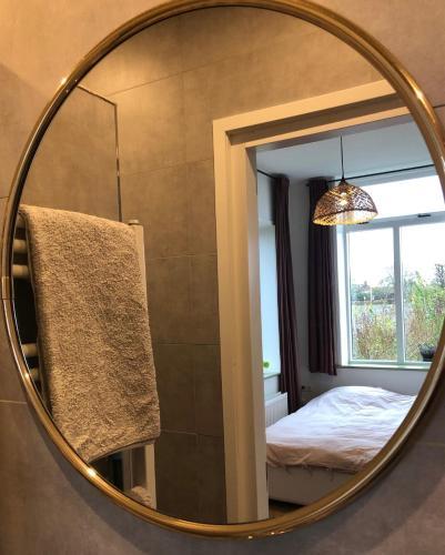 Apartamento Huisje Op Bioboerderij, Kust, Polder En Rust