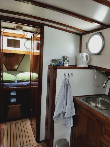 Priv� B&B Motorsailer Rataplan