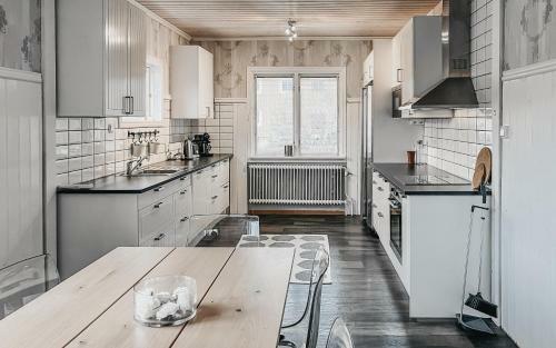 S�fsen House ? Spacious Updated Home ? Close To The Slopes!
