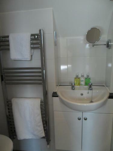 Bed & Breakfast Cumberland House Gatwick B & B