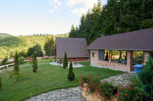 Lodge Green Property