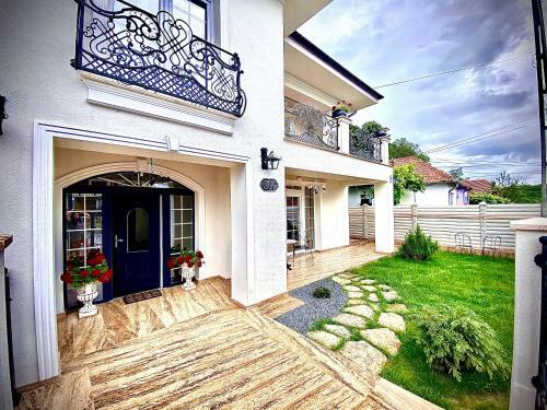 Sarada Boutique Luxury Apartment