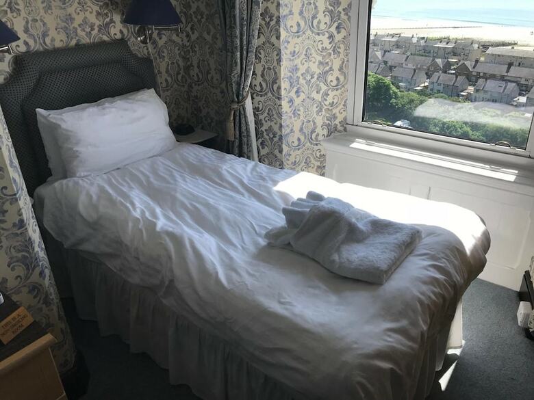Hotel Tyr Graig Castle