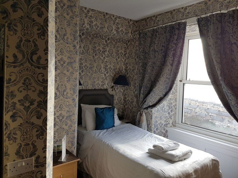 Hotel Tyr Graig Castle