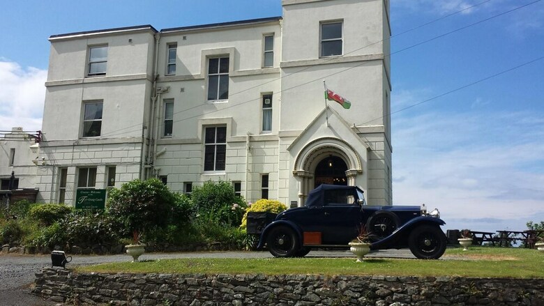 Hotel Tyr Graig Castle