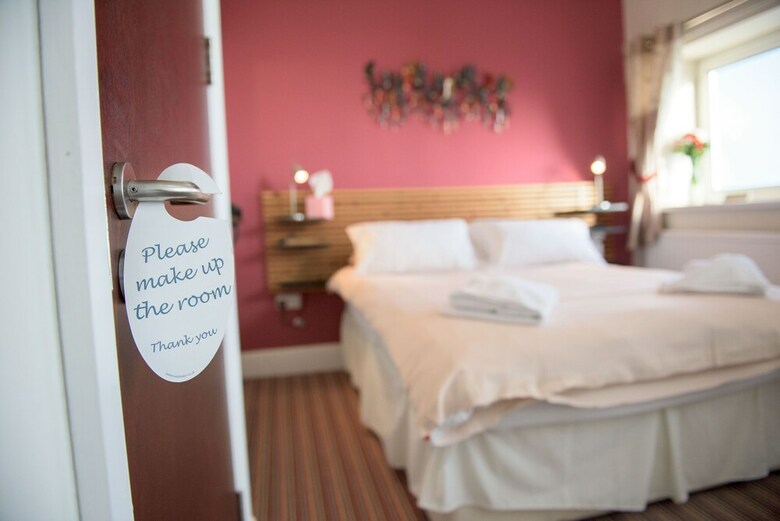 Hostal Leonardos Guest House