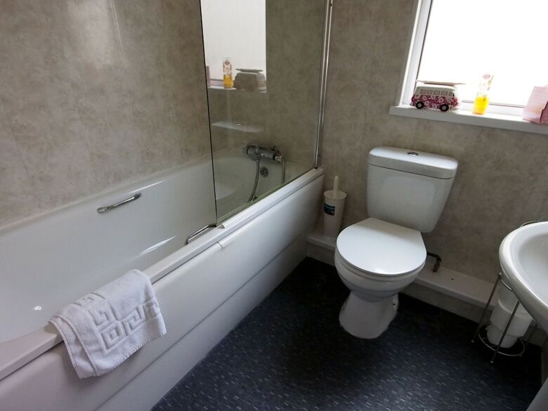 Hostal Leonardos Guest House