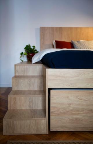 Old Town Courtyard Apartment With Private Parking