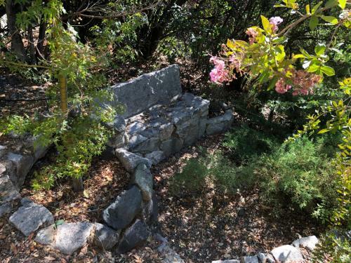 Casa de Monta�a Inmersa En Bosque Nativo