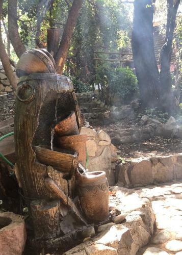 Casa de Monta�a Inmersa En Bosque Nativo