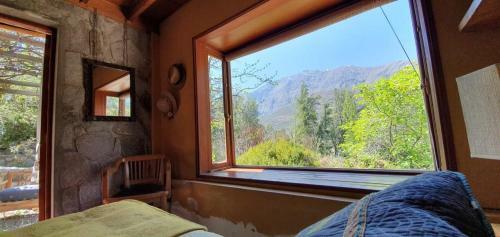Casa de Monta�a Inmersa En Bosque Nativo